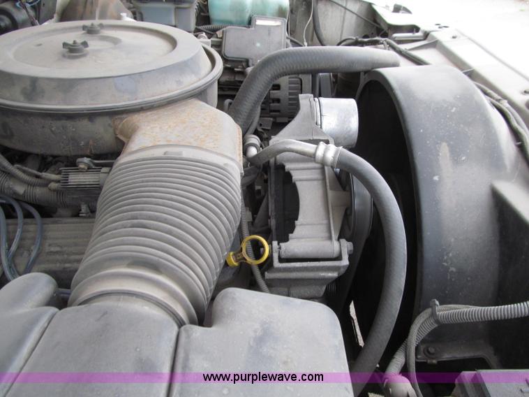 image for item D7356 1995 GMC 2500 SL pickup truck