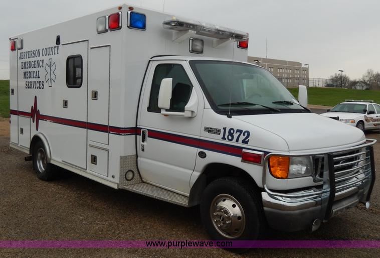 image for item D8062 2003 Ford 801 ambulance