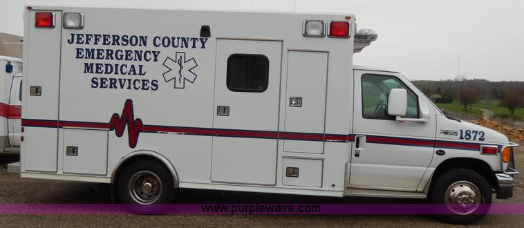 image for item D8062 2003 Ford 801 ambulance