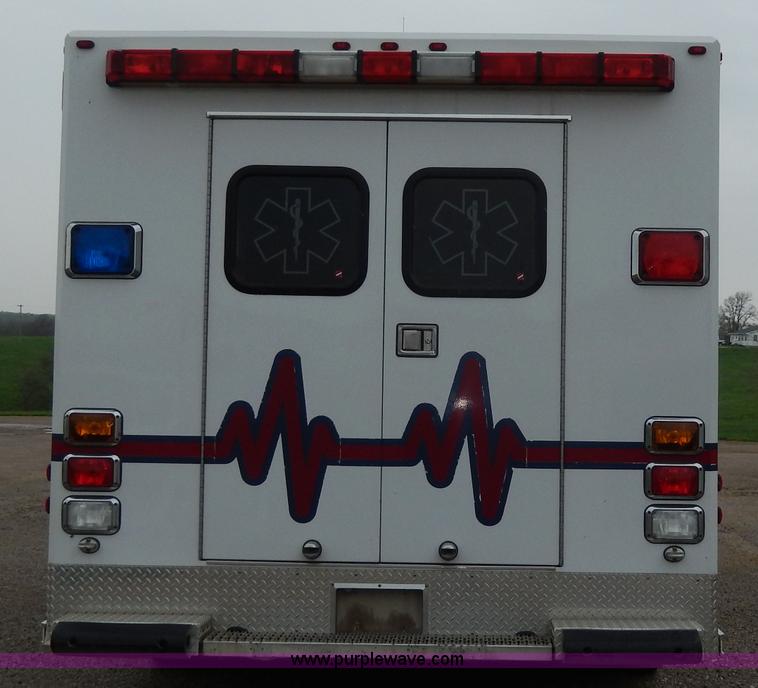 image for item D8062 2003 Ford 801 ambulance