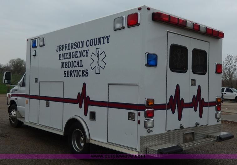 image for item D8062 2003 Ford 801 ambulance