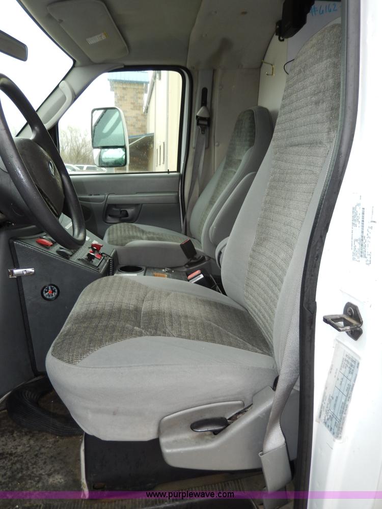 image for item D8062 2003 Ford 801 ambulance