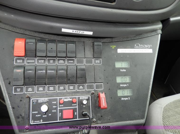 image for item D8062 2003 Ford 801 ambulance