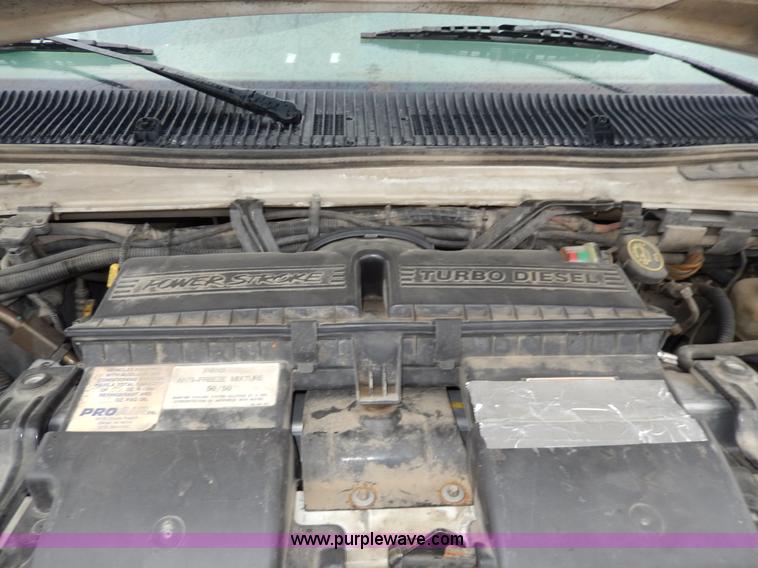 image for item D8062 2003 Ford 801 ambulance