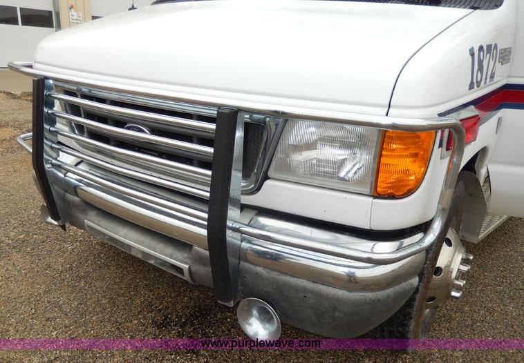 image for item D8062 2003 Ford 801 ambulance