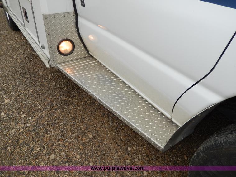 image for item D8062 2003 Ford 801 ambulance