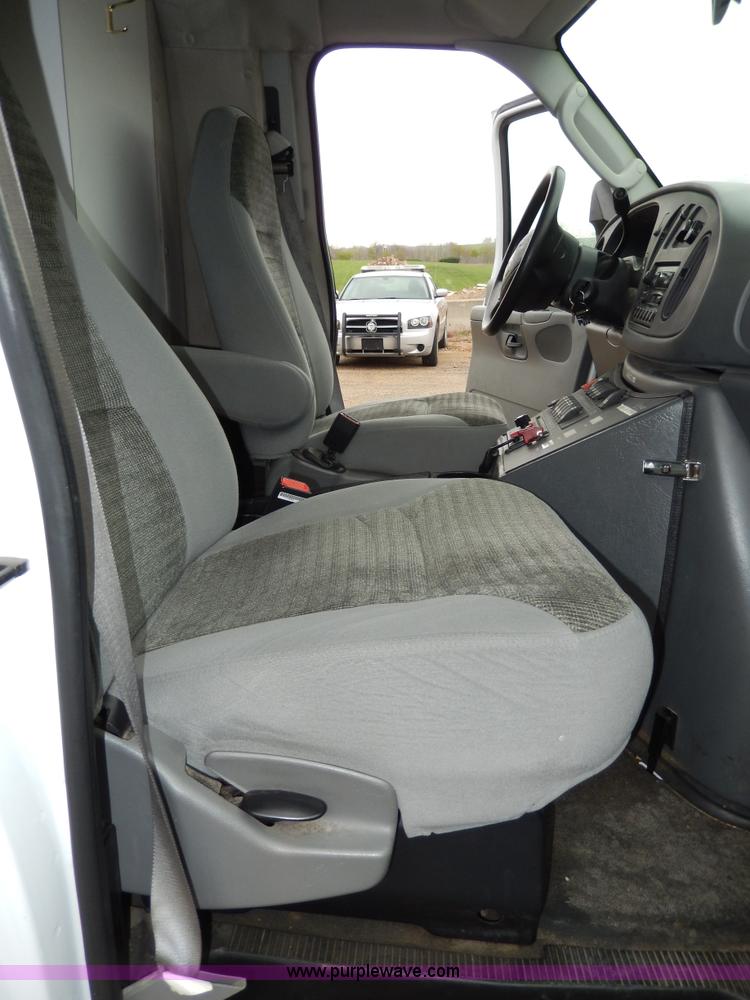 image for item D8062 2003 Ford 801 ambulance