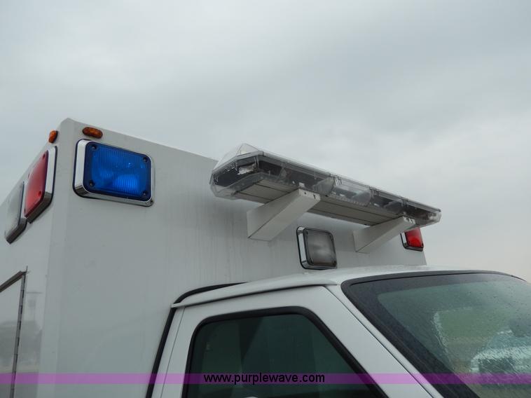 image for item D8062 2003 Ford 801 ambulance