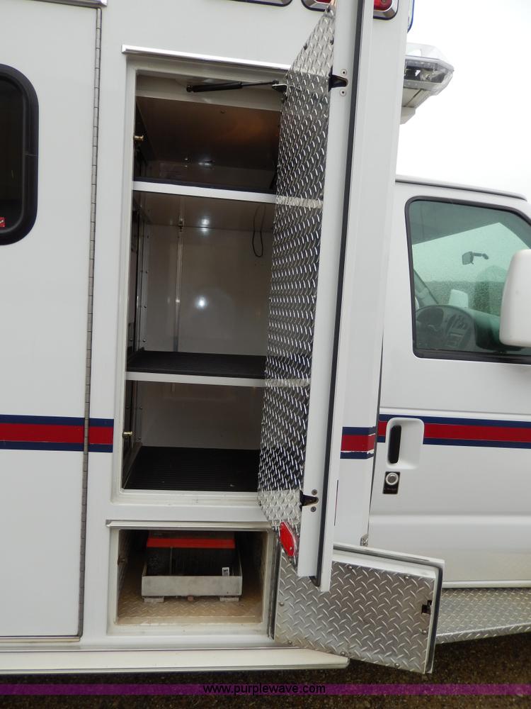 image for item D8062 2003 Ford 801 ambulance