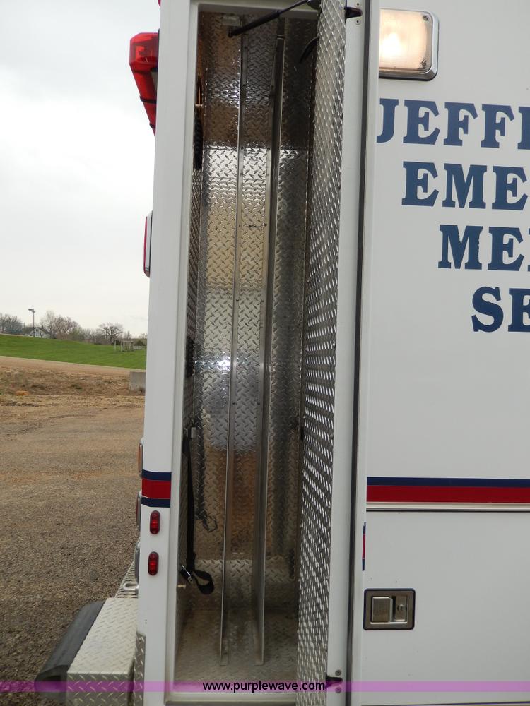 image for item D8062 2003 Ford 801 ambulance