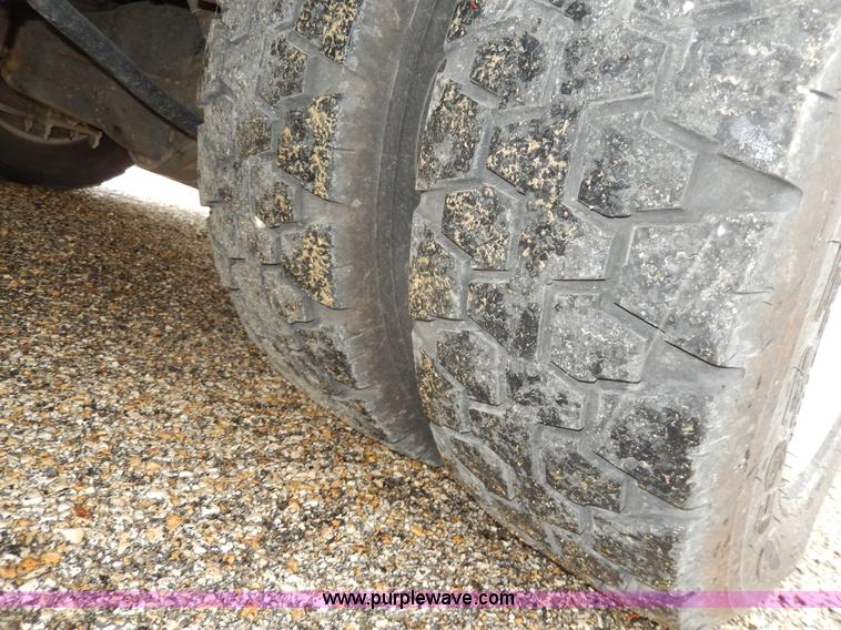 image for item D8062 2003 Ford 801 ambulance