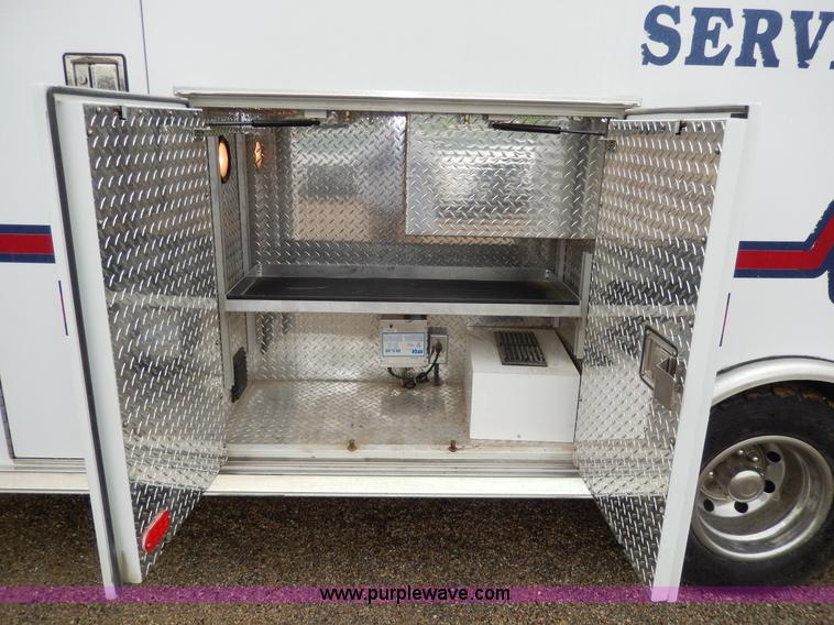 image for item D8062 2003 Ford 801 ambulance