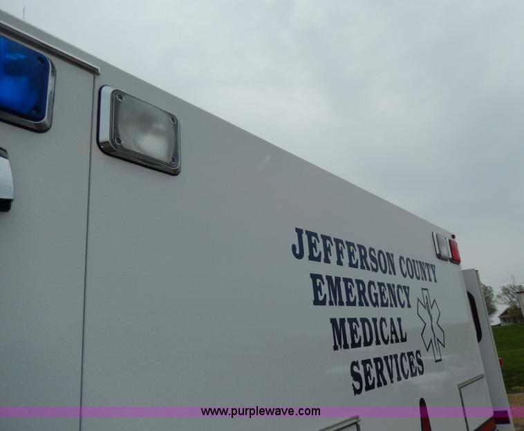 image for item D8062 2003 Ford 801 ambulance