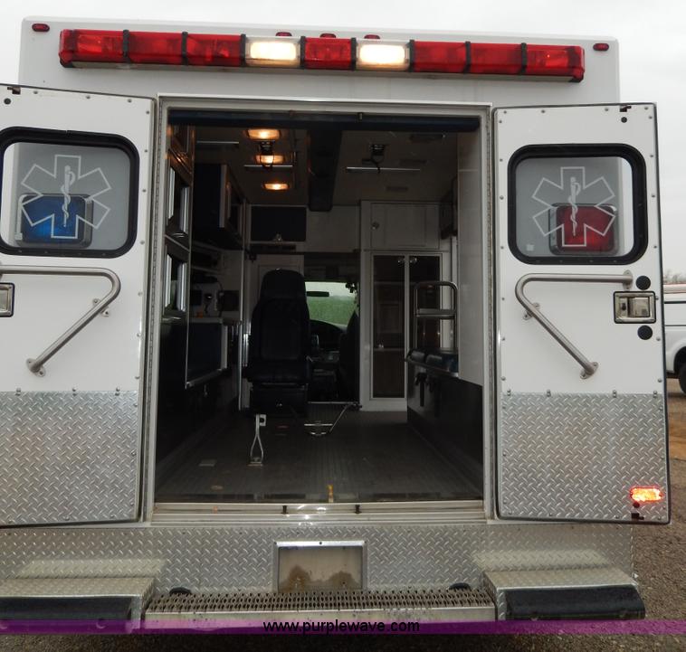 image for item D8062 2003 Ford 801 ambulance