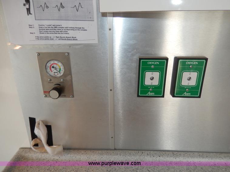 image for item D8062 2003 Ford 801 ambulance