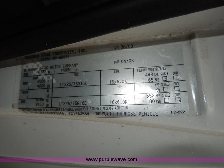 image for item D8062 2003 Ford 801 ambulance