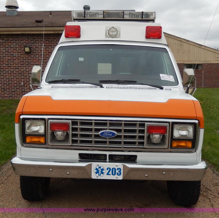image for item D8065 1989 Ford E350 Econoline XLT ambulance
