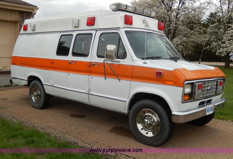 image for item D8065 1989 Ford E350 Econoline XLT ambulance