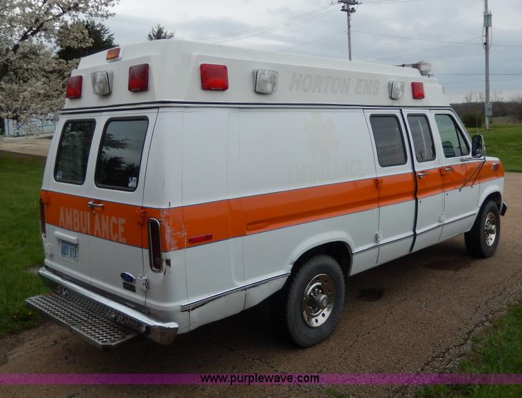image for item D8065 1989 Ford E350 Econoline XLT ambulance