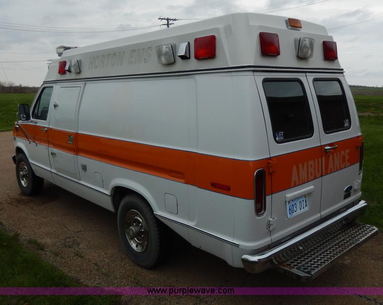 image for item D8065 1989 Ford E350 Econoline XLT ambulance