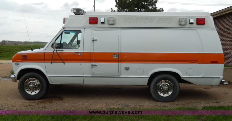image for item D8065 1989 Ford E350 Econoline XLT ambulance