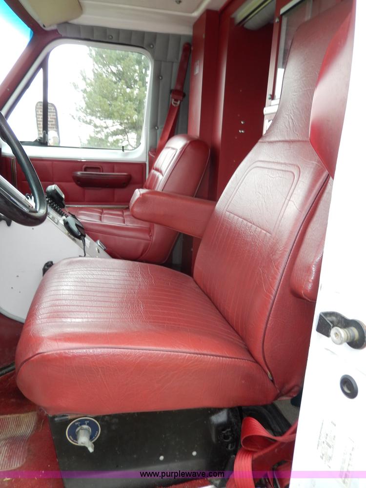 image for item D8065 1989 Ford E350 Econoline XLT ambulance