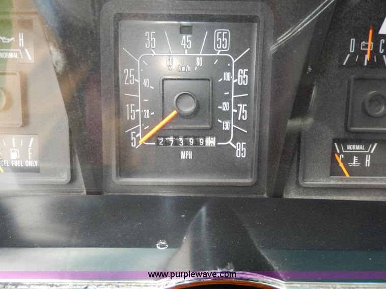 image for item D8065 1989 Ford E350 Econoline XLT ambulance