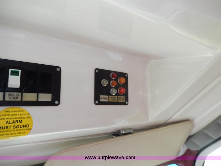 image for item D8065 1989 Ford E350 Econoline XLT ambulance