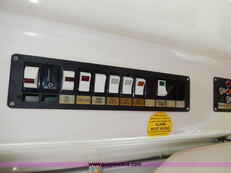 image for item D8065 1989 Ford E350 Econoline XLT ambulance