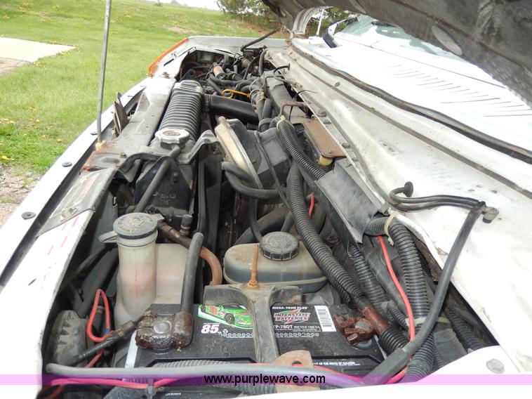 image for item D8065 1989 Ford E350 Econoline XLT ambulance