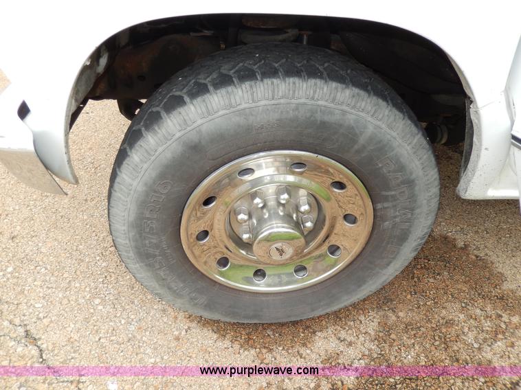 image for item D8065 1989 Ford E350 Econoline XLT ambulance