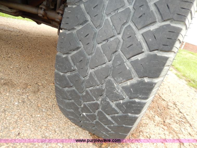 image for item D8065 1989 Ford E350 Econoline XLT ambulance