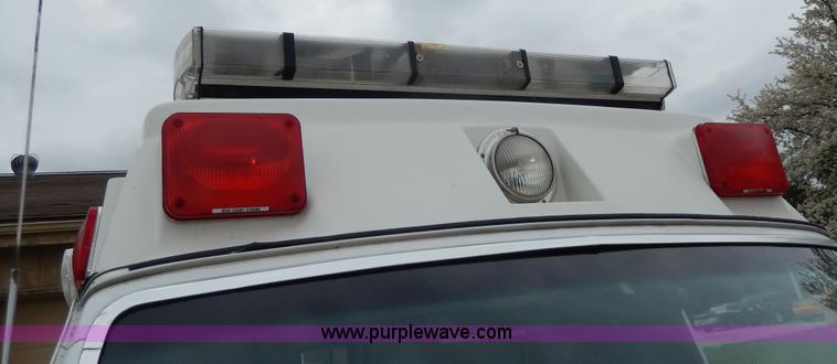 image for item D8065 1989 Ford E350 Econoline XLT ambulance