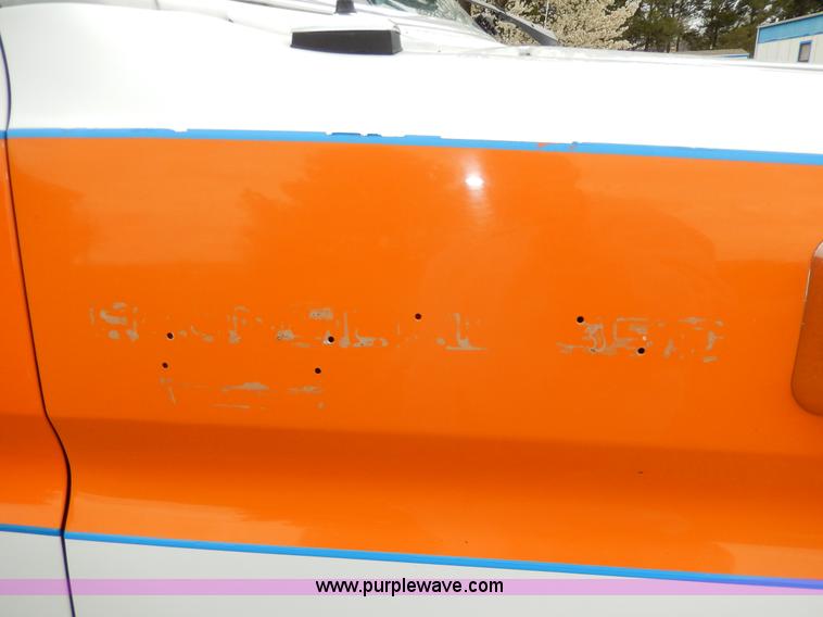 image for item D8065 1989 Ford E350 Econoline XLT ambulance