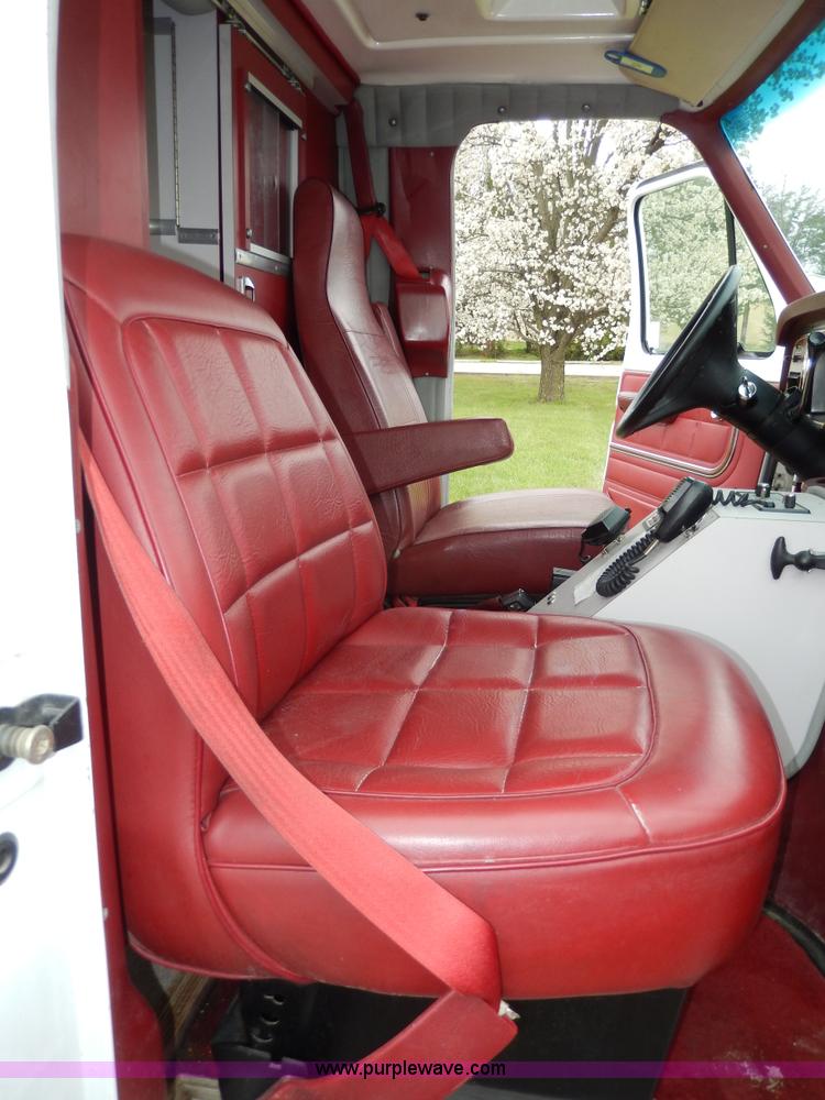 image for item D8065 1989 Ford E350 Econoline XLT ambulance