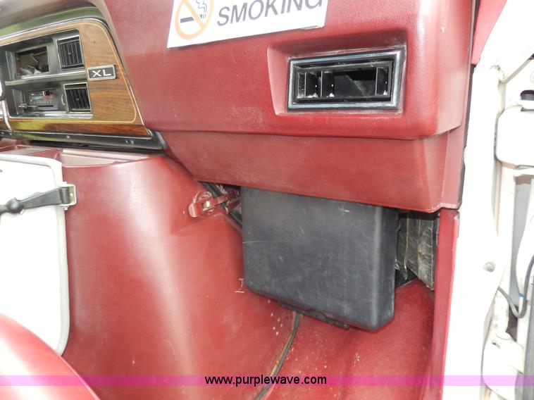 image for item D8065 1989 Ford E350 Econoline XLT ambulance