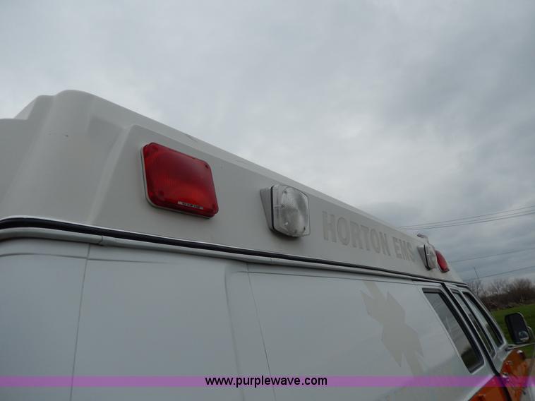 image for item D8065 1989 Ford E350 Econoline XLT ambulance