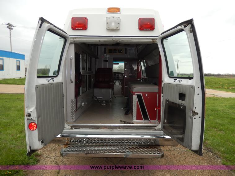 image for item D8065 1989 Ford E350 Econoline XLT ambulance