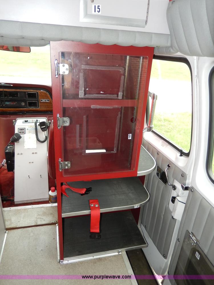 image for item D8065 1989 Ford E350 Econoline XLT ambulance