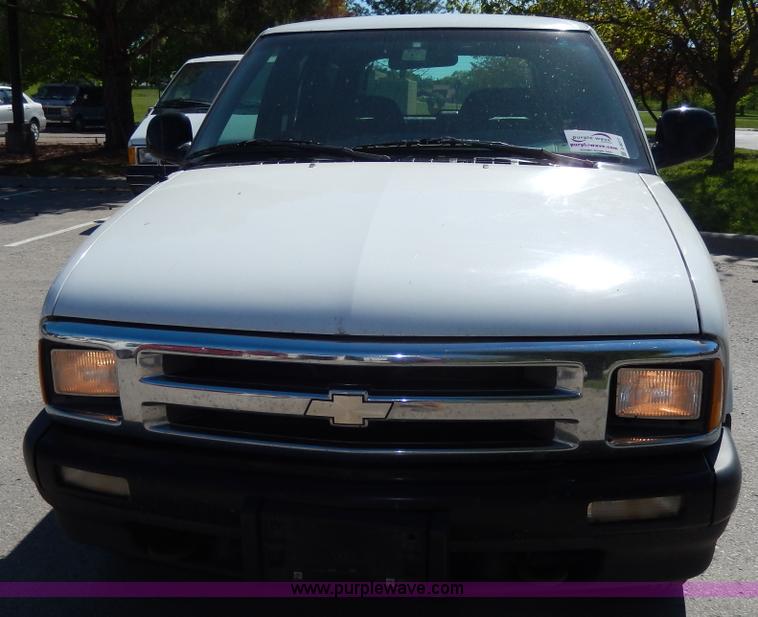 image for item D8077 1997 Chevrolet Blazer SUV