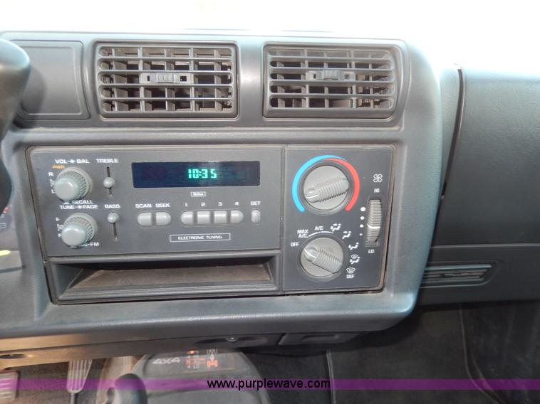 image for item D8077 1997 Chevrolet Blazer SUV