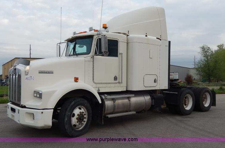 image for item D8115 1996 Kenworth T823 semi truck