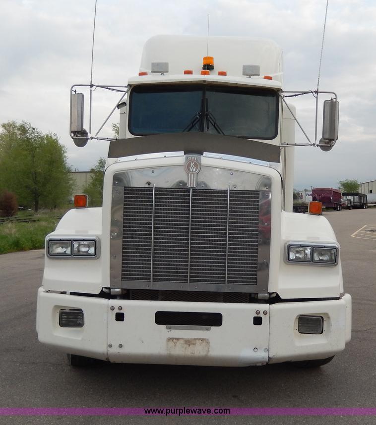 image for item D8115 1996 Kenworth T823 semi truck
