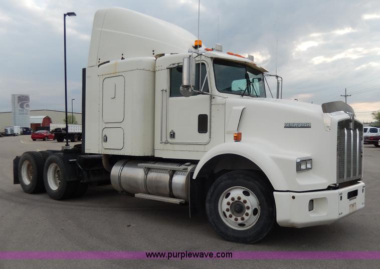 image for item D8115 1996 Kenworth T823 semi truck