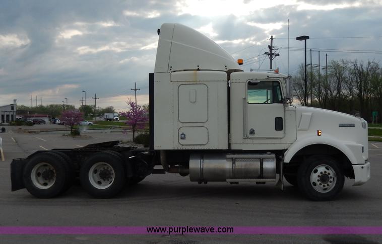 image for item D8115 1996 Kenworth T823 semi truck
