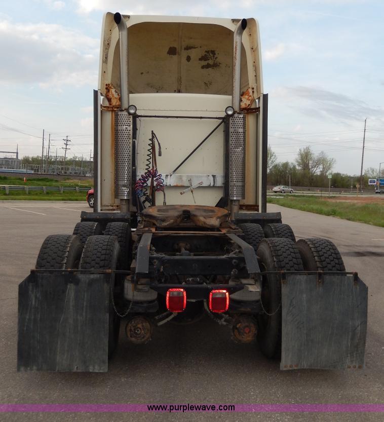 image for item D8115 1996 Kenworth T823 semi truck