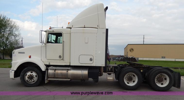 image for item D8115 1996 Kenworth T823 semi truck