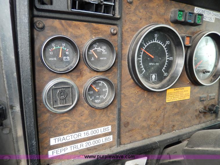 image for item D8115 1996 Kenworth T823 semi truck