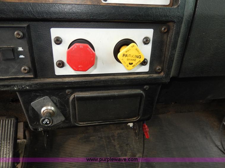 image for item D8115 1996 Kenworth T823 semi truck