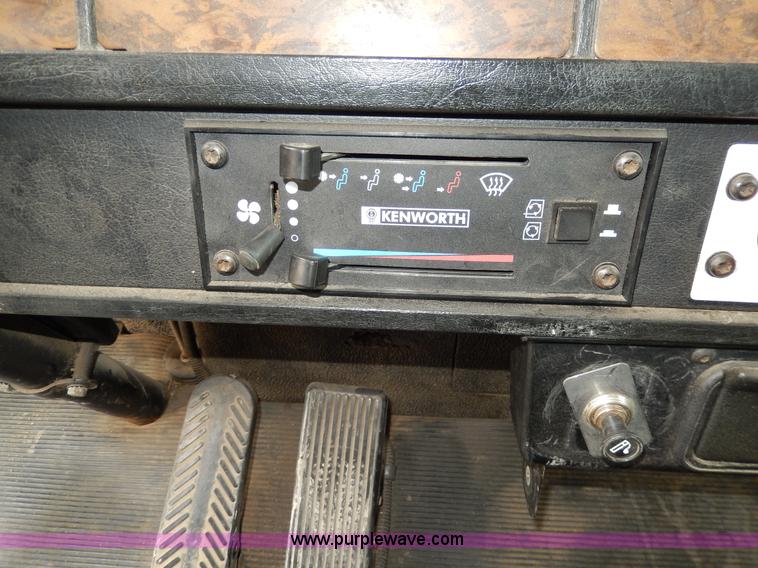 image for item D8115 1996 Kenworth T823 semi truck